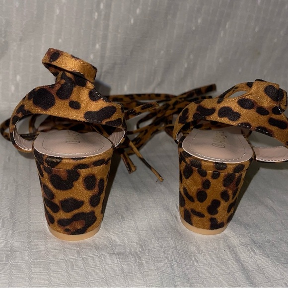 NWOT Leopard Print Strappy Block Heel Sandals - Picture 5 of 12